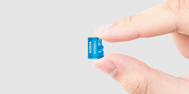 A hand holding the EXCERIA G3 microSD memory card